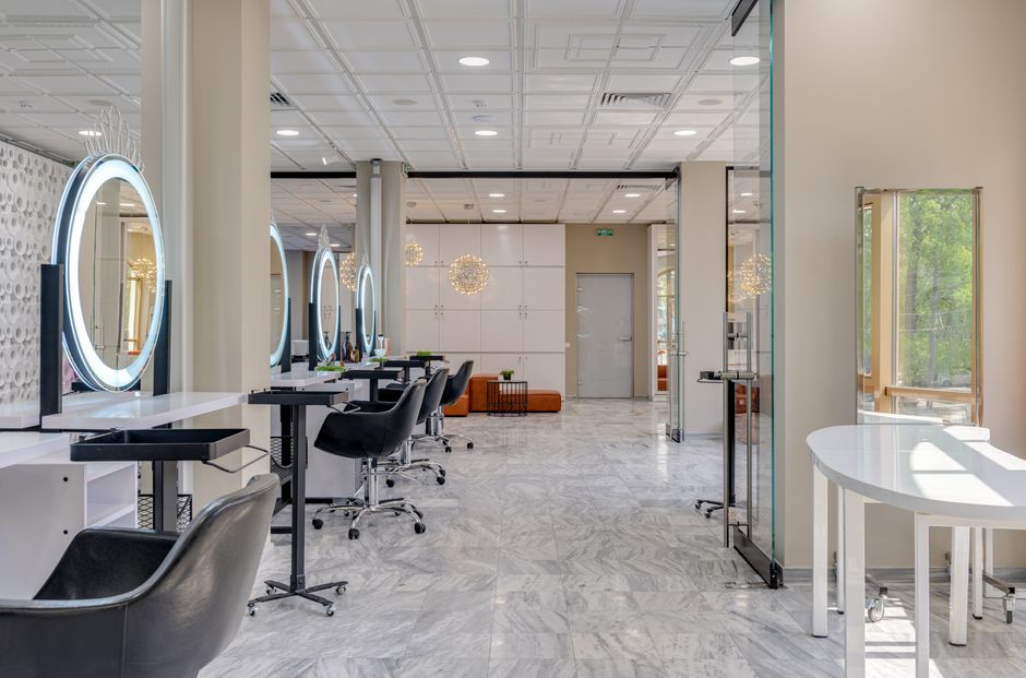 Helles, einladendes Nagelstudio